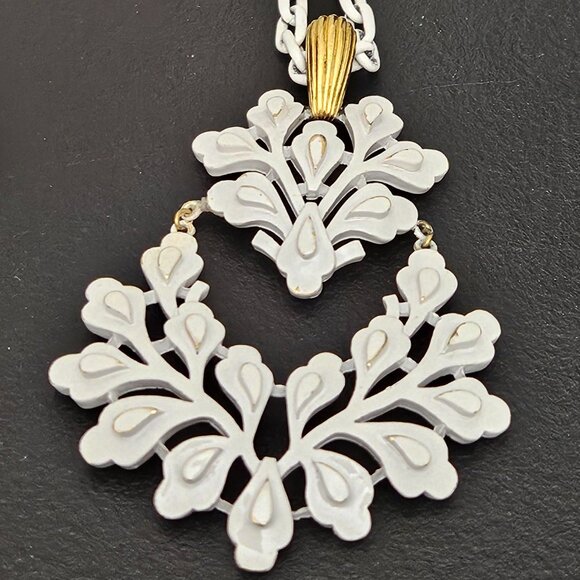 Vintage Trifari White Enamel Chain & Double Drop Pendant Necklace and Earrings - Picture 6 of 16